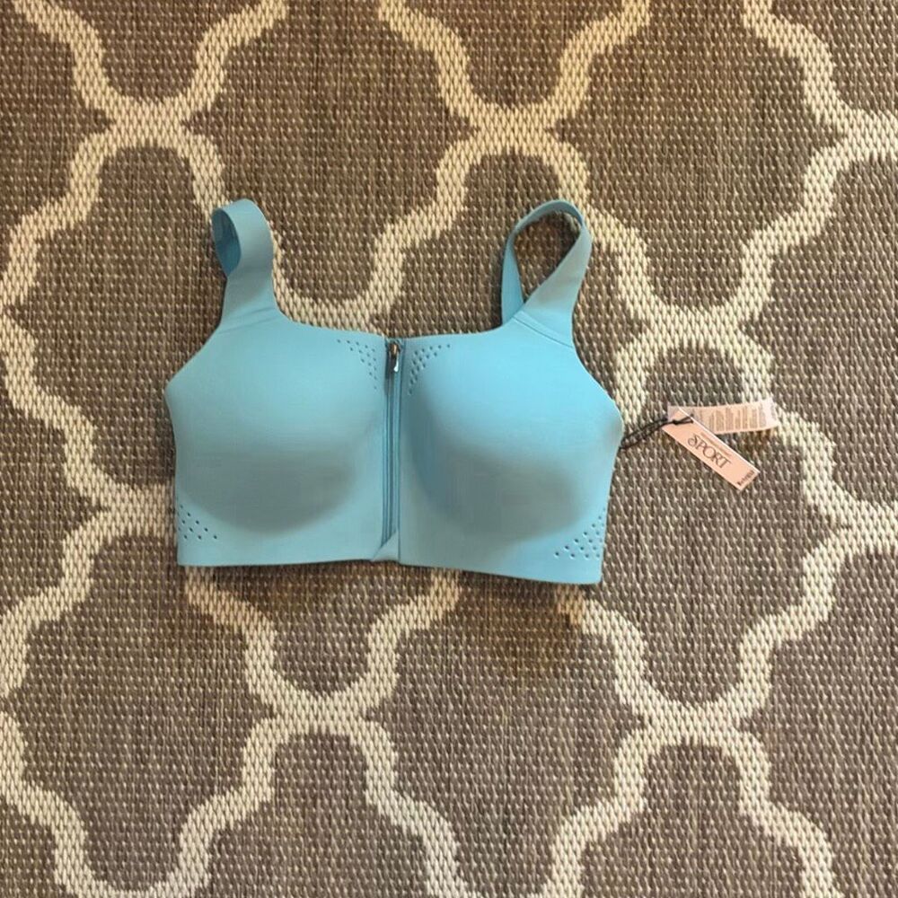 Victoria’s Secret featherweight max sports bra size 34D